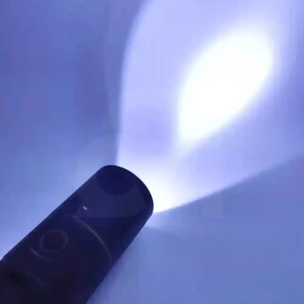 T40-USB-Strong-Zoom-Torch-Light-with-Power-Bank