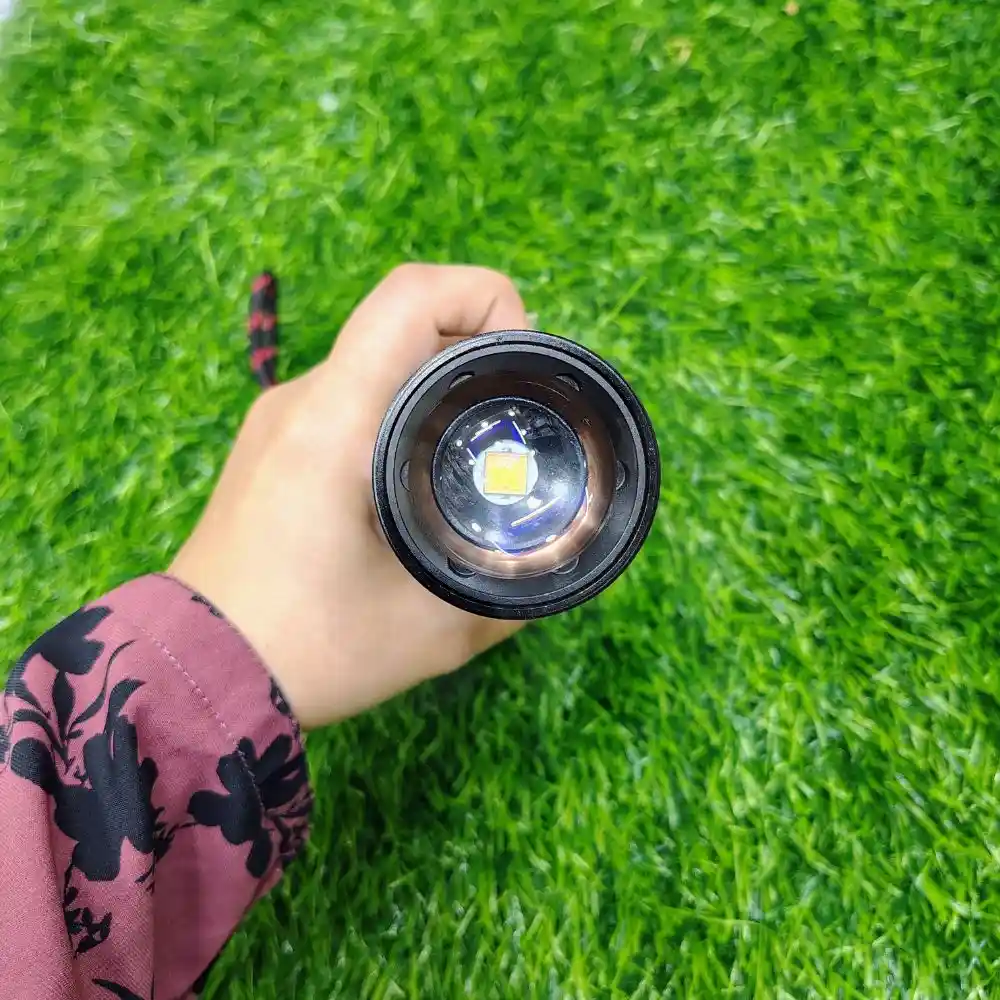 T40-USB-Strong-Zoom-Torch-Light-with-Power-Bank