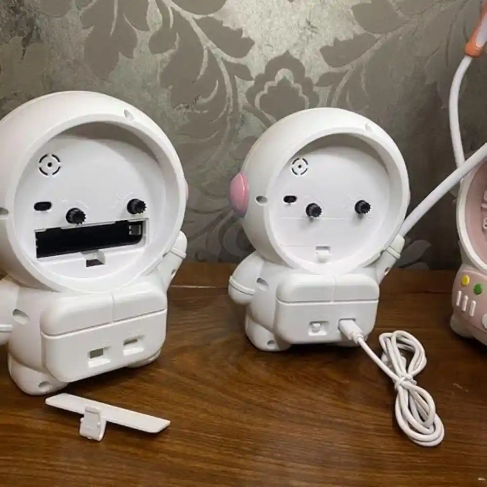 Astronaut-Desk-Lamp-with-Alarm-Clock